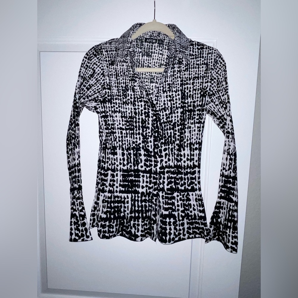 Apt. 9 long sleeve blouse.  Black & White. Size medium.